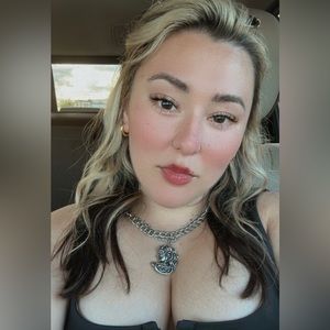 Meet your Posher, Evelyn